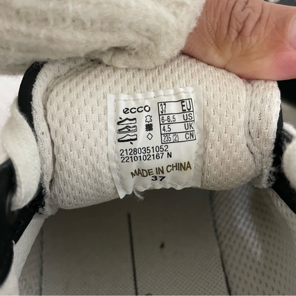 ECCO Women's Street Lite Retro Sneaker Black and White Size US 6-6.5/EU 37 - Picture 6 of 7